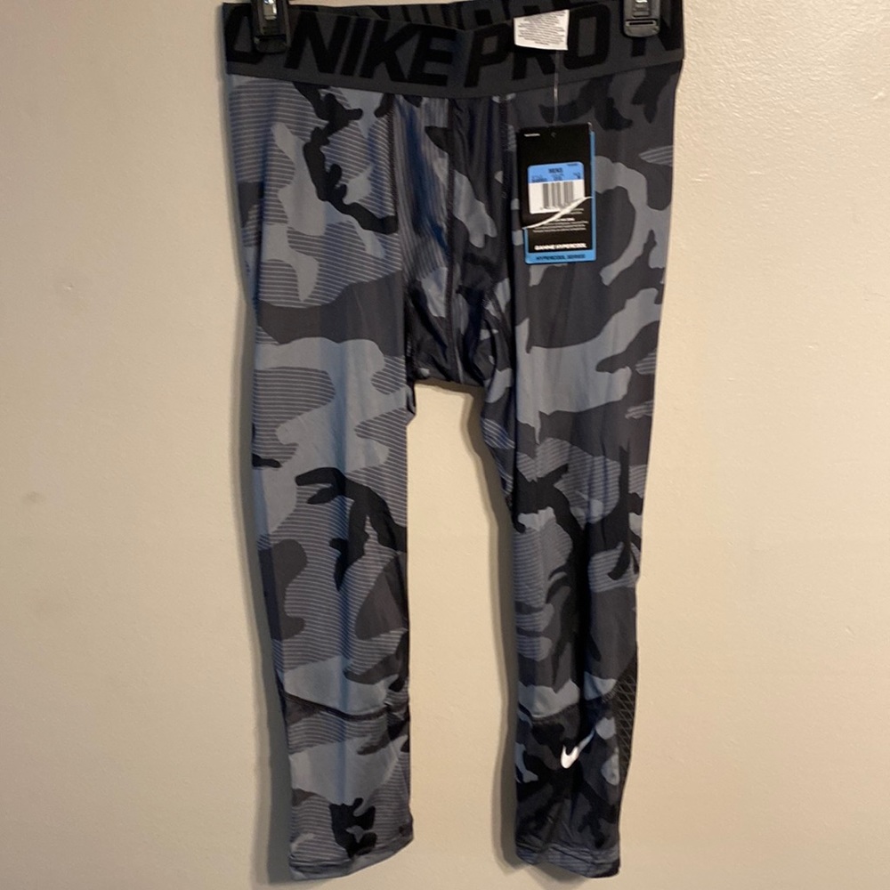 Black Nike pro hyper cool